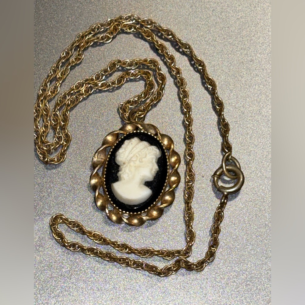 Vintage Cameo Necklace